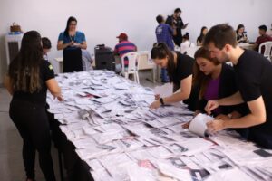 Devolução de celulares roubados aos donos no Piauí