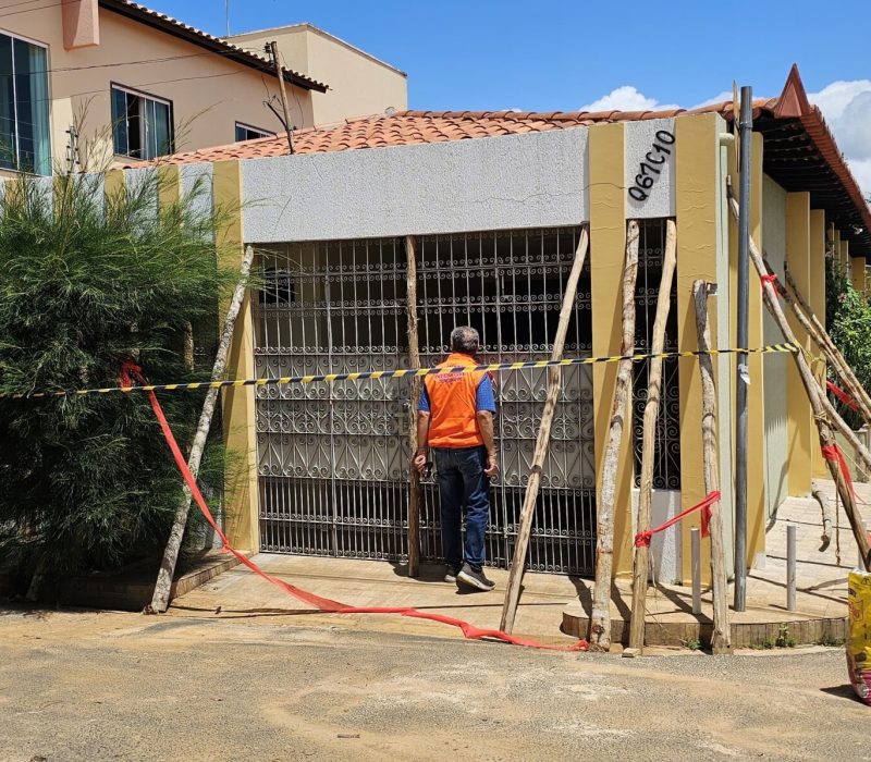 Casa interditada pela Defesa Civil em Teresina