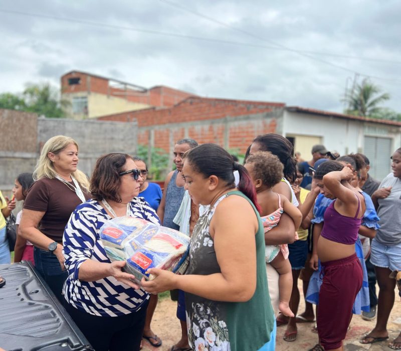 Entrega de cestas básicas