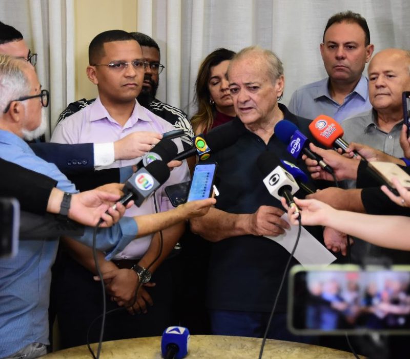 Ismael Silva e Silvio Mendes em coletiva de imprensa