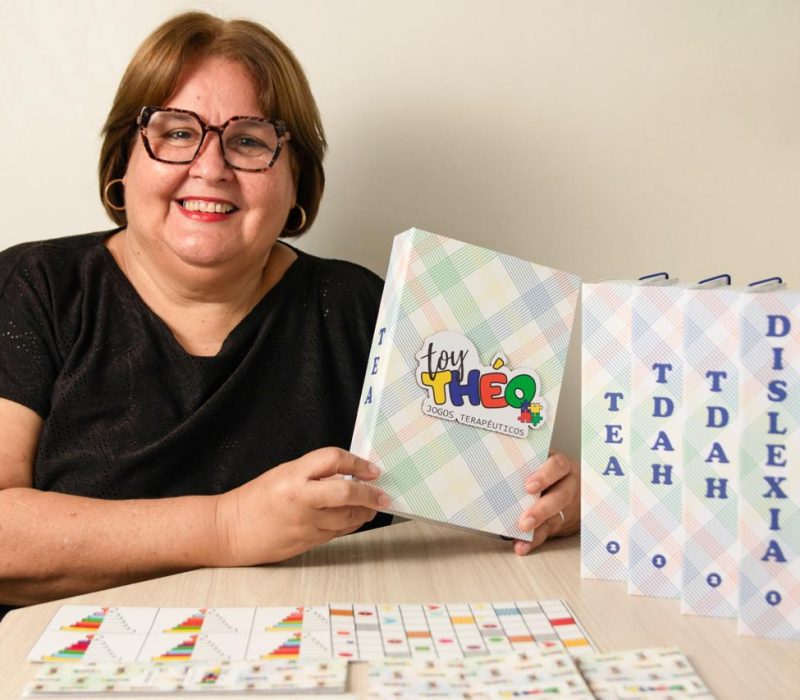 Professora do CCE, Sandra Ramos, mestre e doutora em Educação, com enfase em educação especial e inclusiva