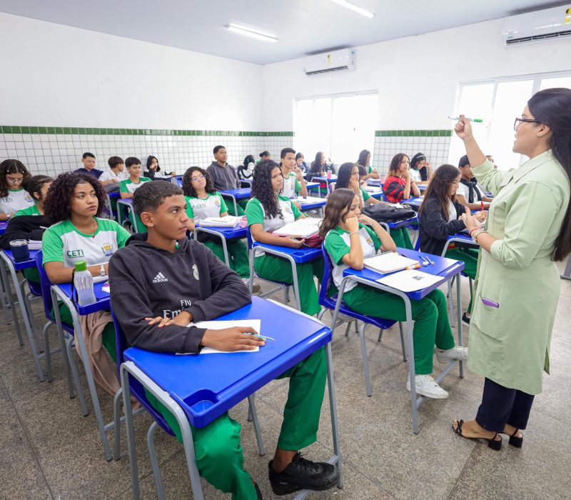 Professora em sala de aula