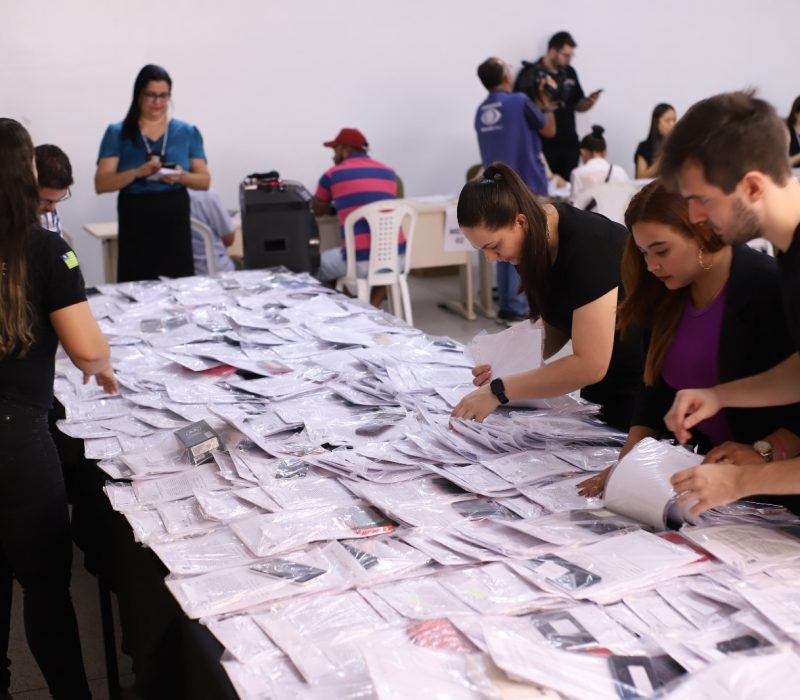 Devolução de celulares roubados aos donos no Piauí