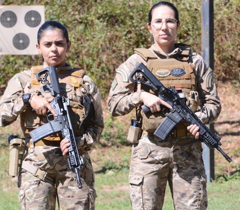 Policiais do BEPI com novos fuzis