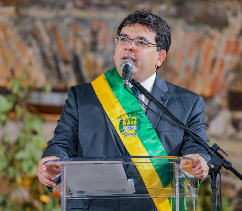 governador-Rafael-outorga-da-Ordem-Estadual-do-Merito-Renascenca-do-Piaui-2048x1366