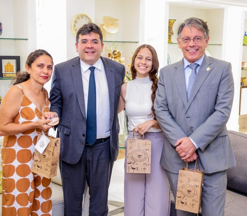 large_Reuniao_com_o_diretor_geral_do_Instituto_de_Matematica_Pura_e_Aplicada_Impa_Marcelo_Viana10_08b46f4834