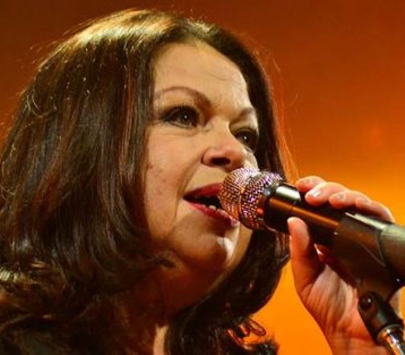 Cantora Amelinha