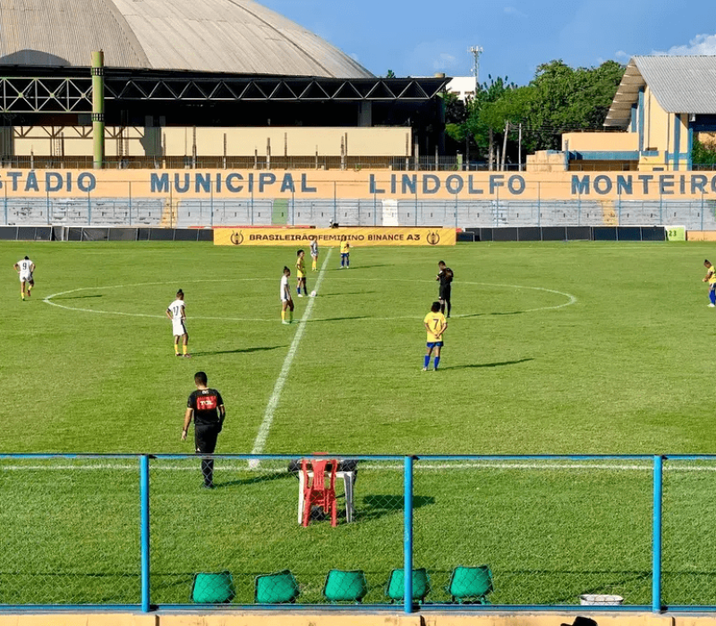 tiradentes-pi-no-estadio-lindolfo-monteiro.jpeg.1200x0_q95_crop