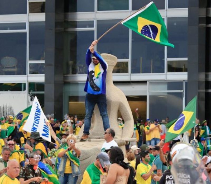 vandalos-8-de-janeiro